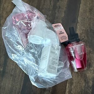 Bath & Body Works Pink Wallflower Plug and Refill